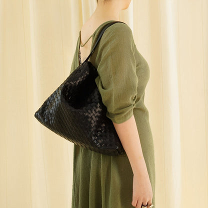 Mittelgroße geflochtene Tasche Luna