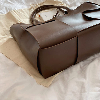 Mittelgroße Tasche mit Trageriemen Zaira