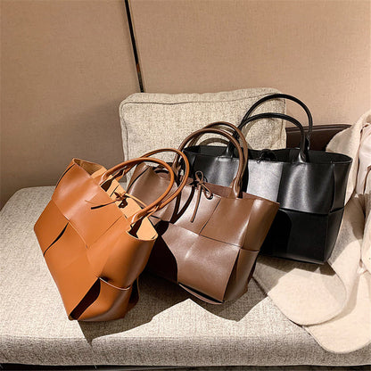 Mittelgroße Tasche mit Trageriemen Zaira