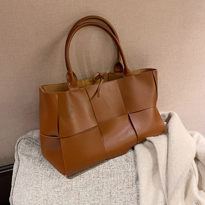 Mittelgroße Tasche mit Trageriemen Zaira