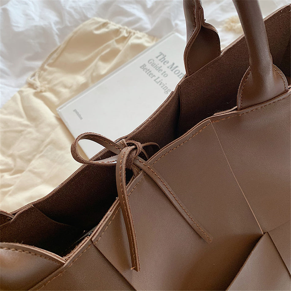 Mittelgroße Tasche mit Trageriemen Zaira