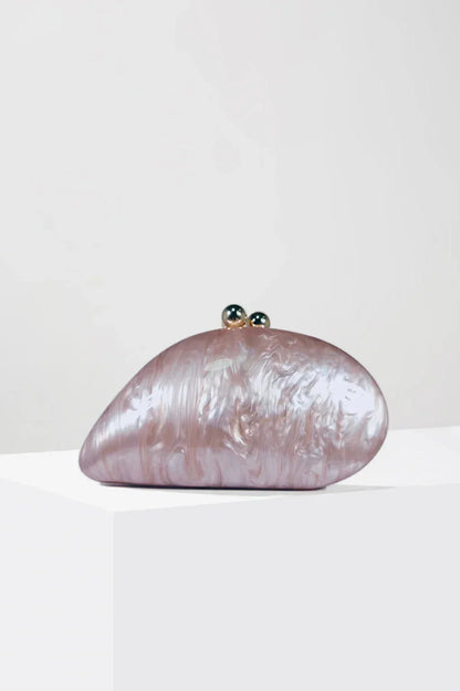 Clutch aus Acryl in Perlmutt-Muscheloptik Livia